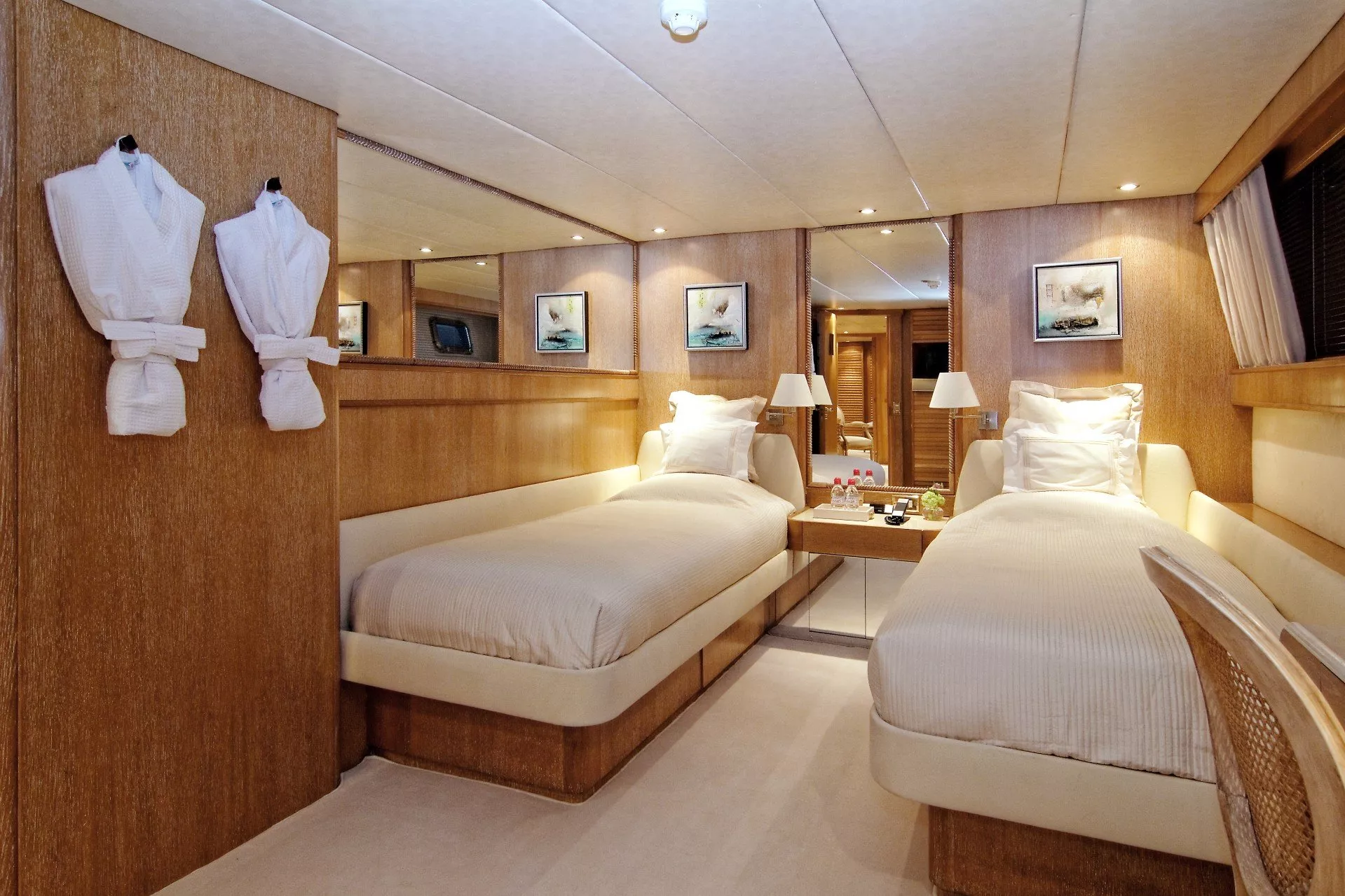 https://dev-api.arconyachts.com/storage/media/26302/conversions/110_3522141026-optimize.webp