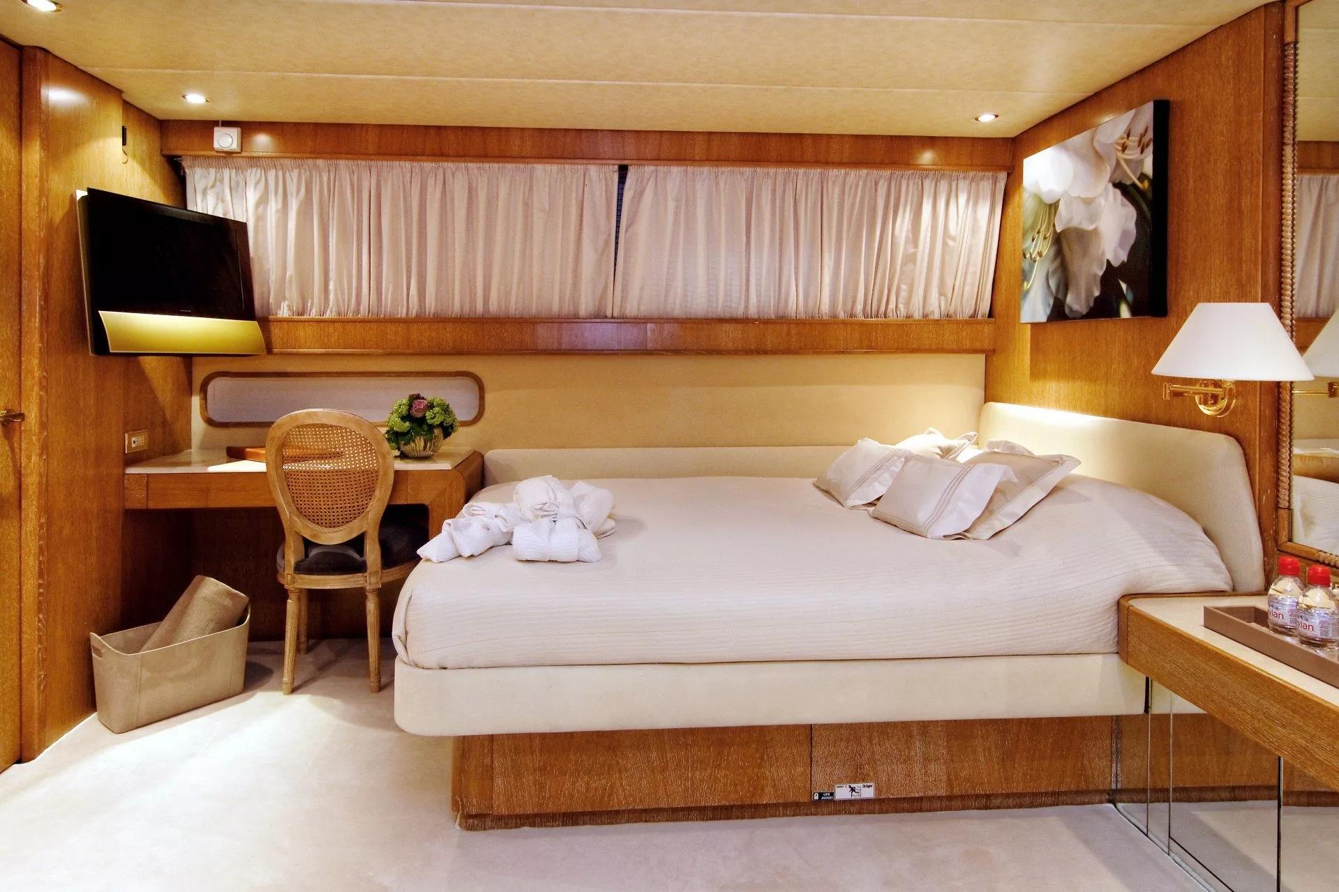 https://dev-api.arconyachts.com/storage/media/26304/conversions/110_8954733286-optimize.webp