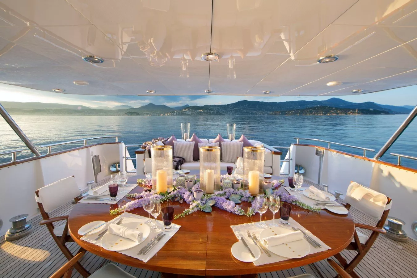 https://dev-api.arconyachts.com/storage/media/26310/conversions/110_2752080689-optimize.webp