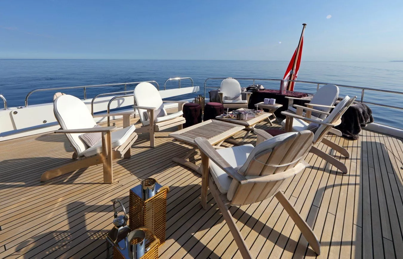 https://dev-api.arconyachts.com/storage/media/26312/conversions/110_0217705743-optimize.webp