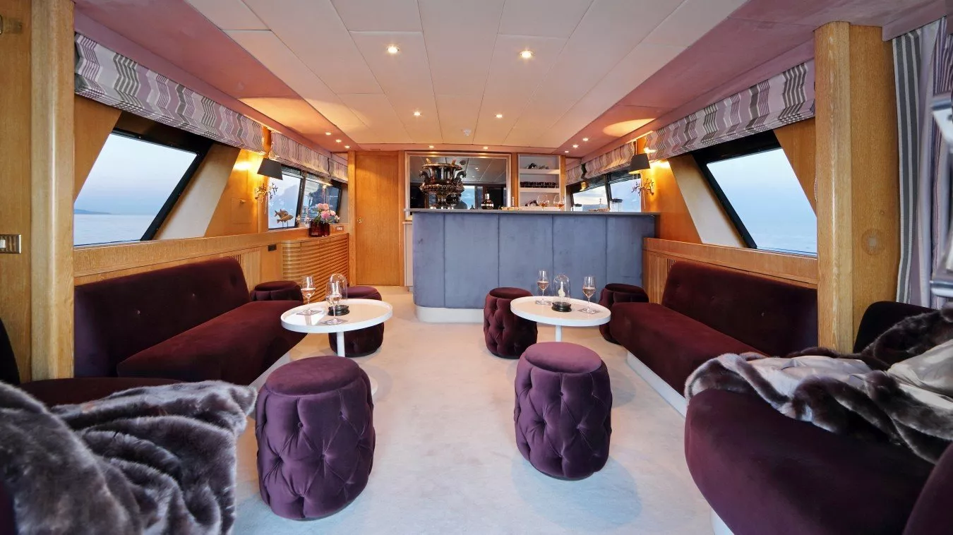 https://dev-api.arconyachts.com/storage/media/26320/conversions/110_0237124135-optimize.webp