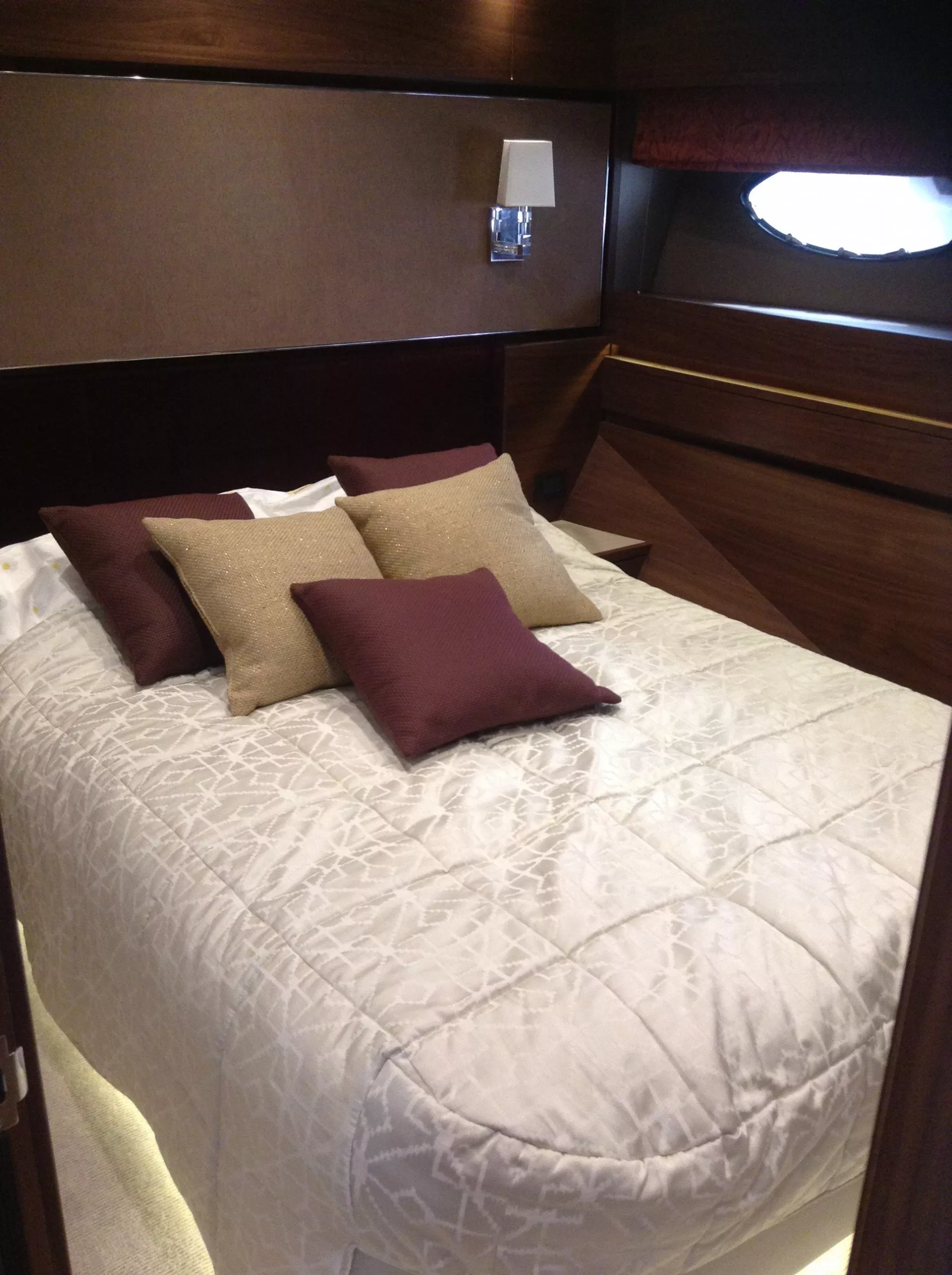https://dev-api.arconyachts.com/storage/media/26381/conversions/569_8358229399-optimize.webp