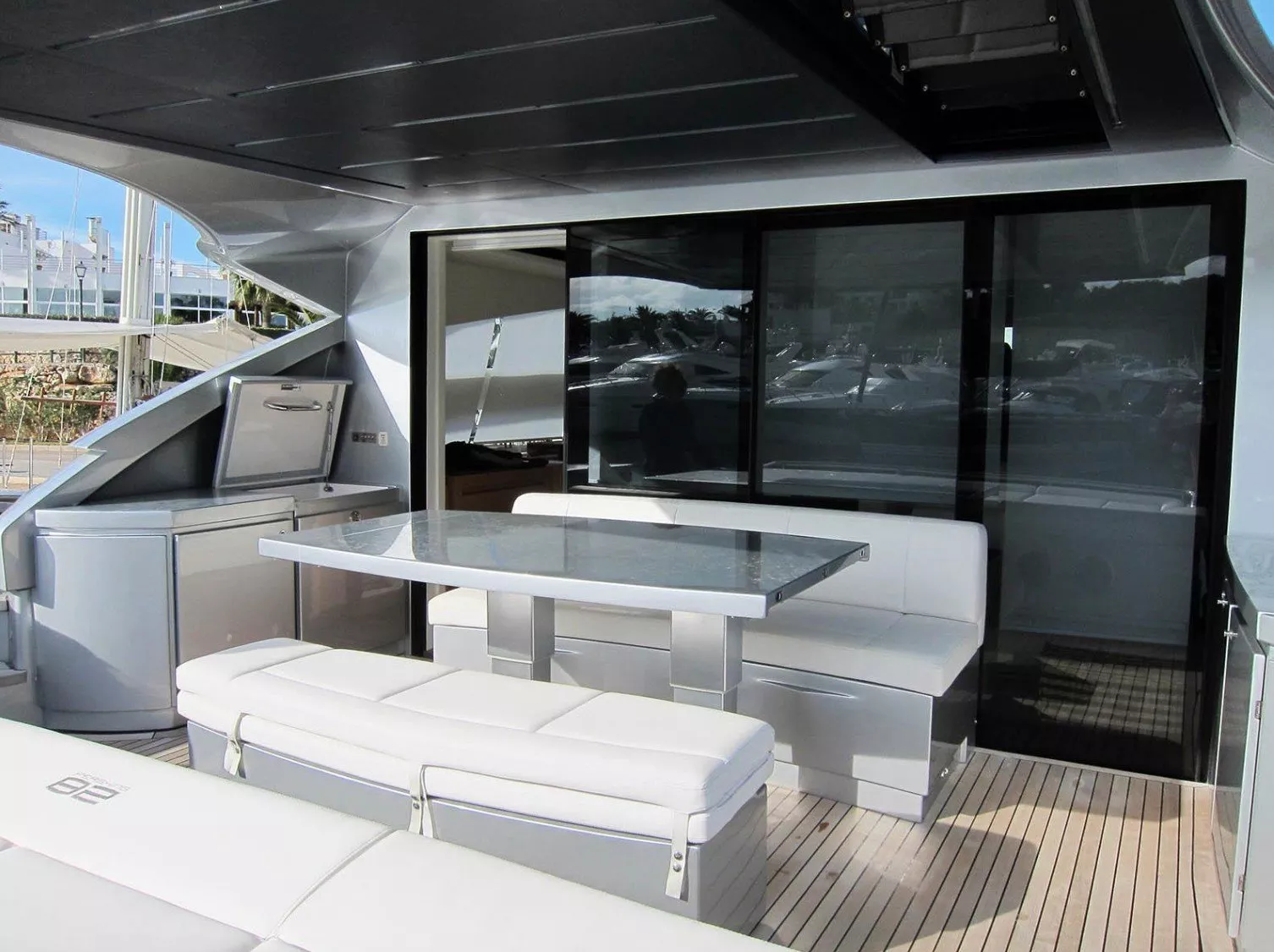 Pershing 82