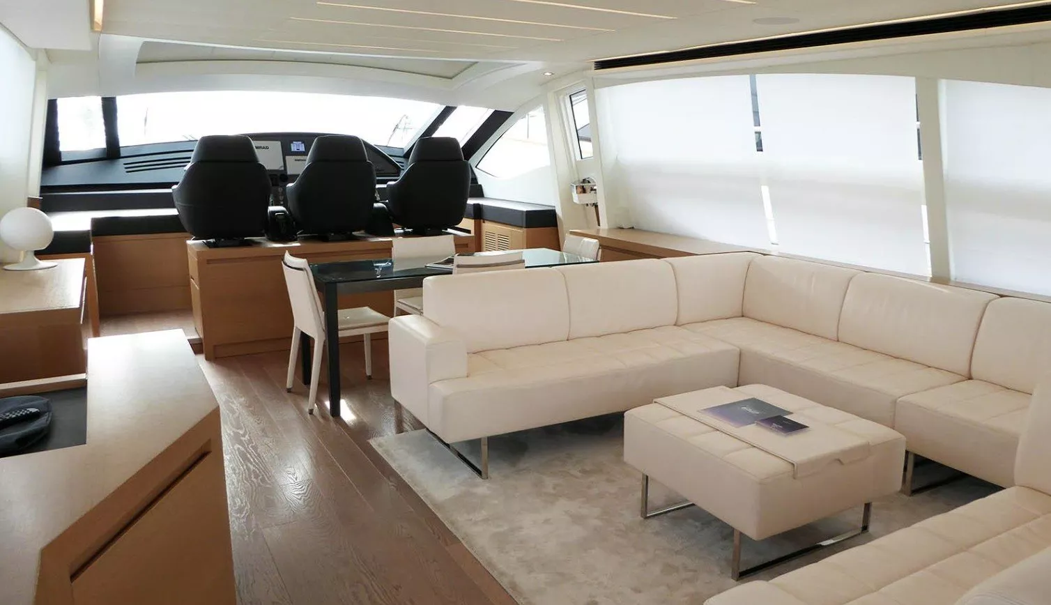 Pershing 82