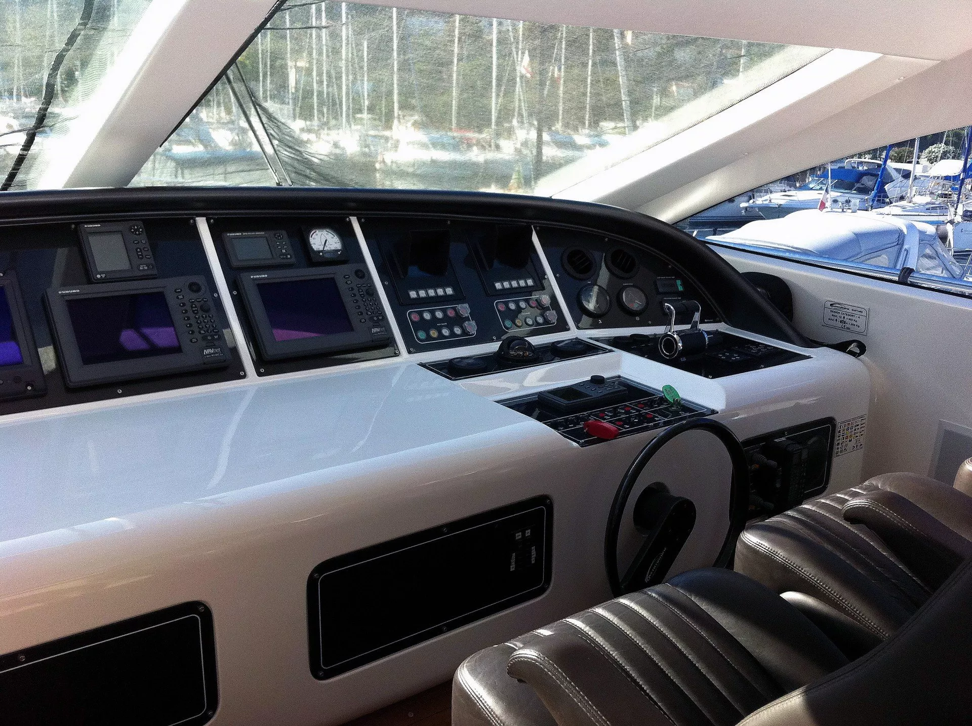 Mangusta 72