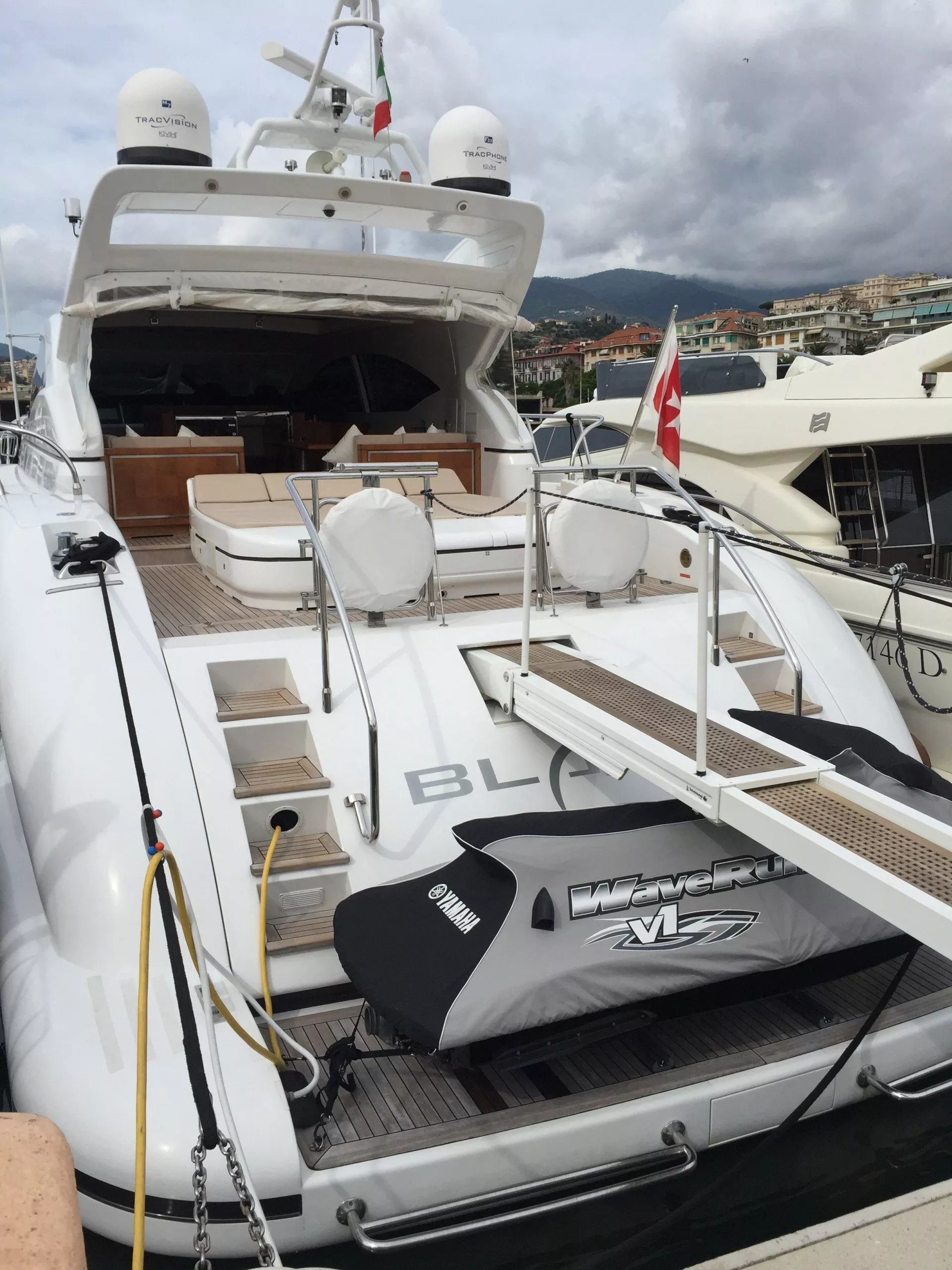 https://dev-api.arconyachts.com/storage/media/26470/conversions/566_7130133722-optimize.webp