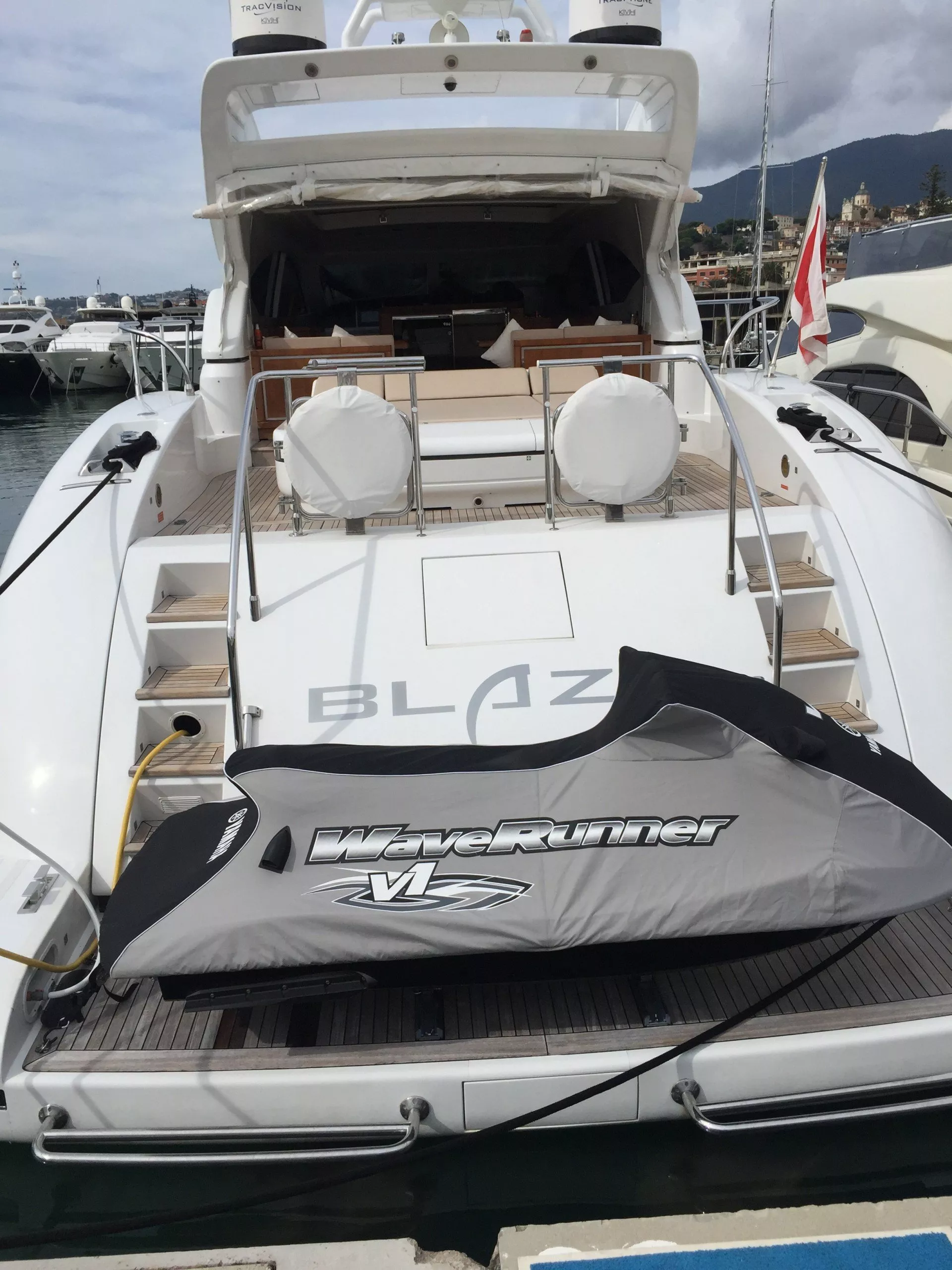 https://dev-api.arconyachts.com/storage/media/26471/conversions/566_7975449191-optimize.webp