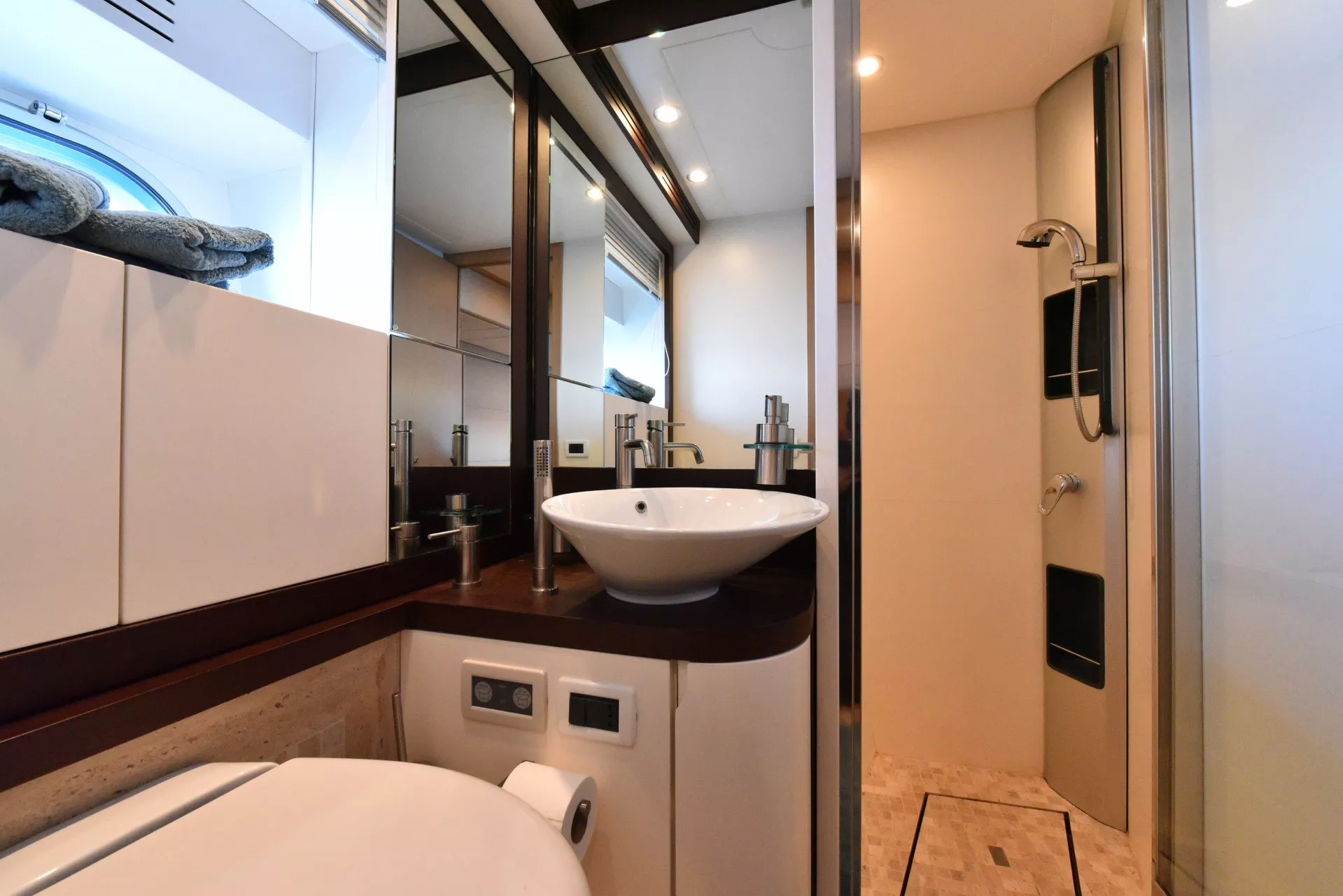 https://dev-api.arconyachts.com/storage/media/26520/conversions/557_6183060015-optimize.webp