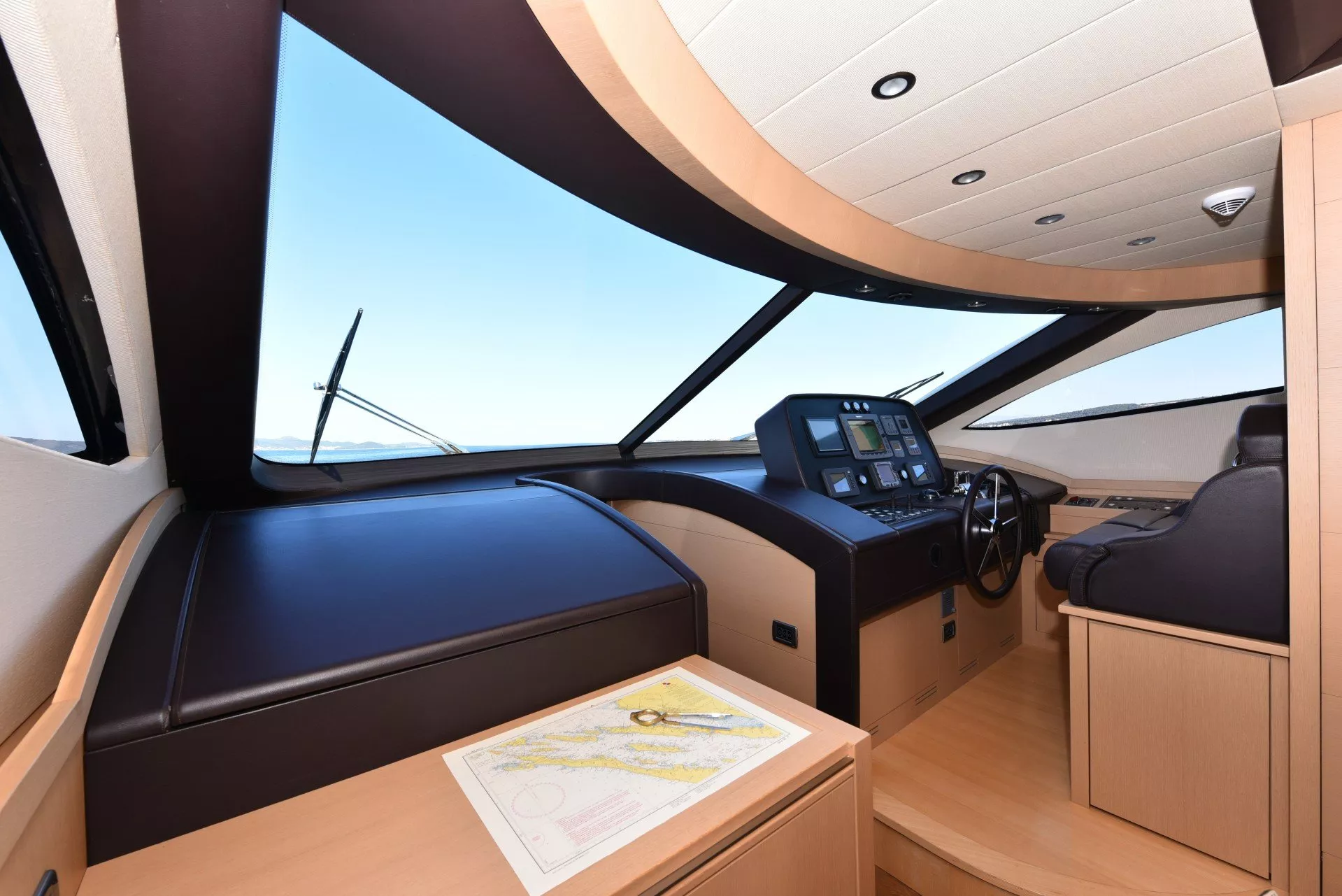 https://dev-api.arconyachts.com/storage/media/26526/conversions/557_2279624957-optimize.webp