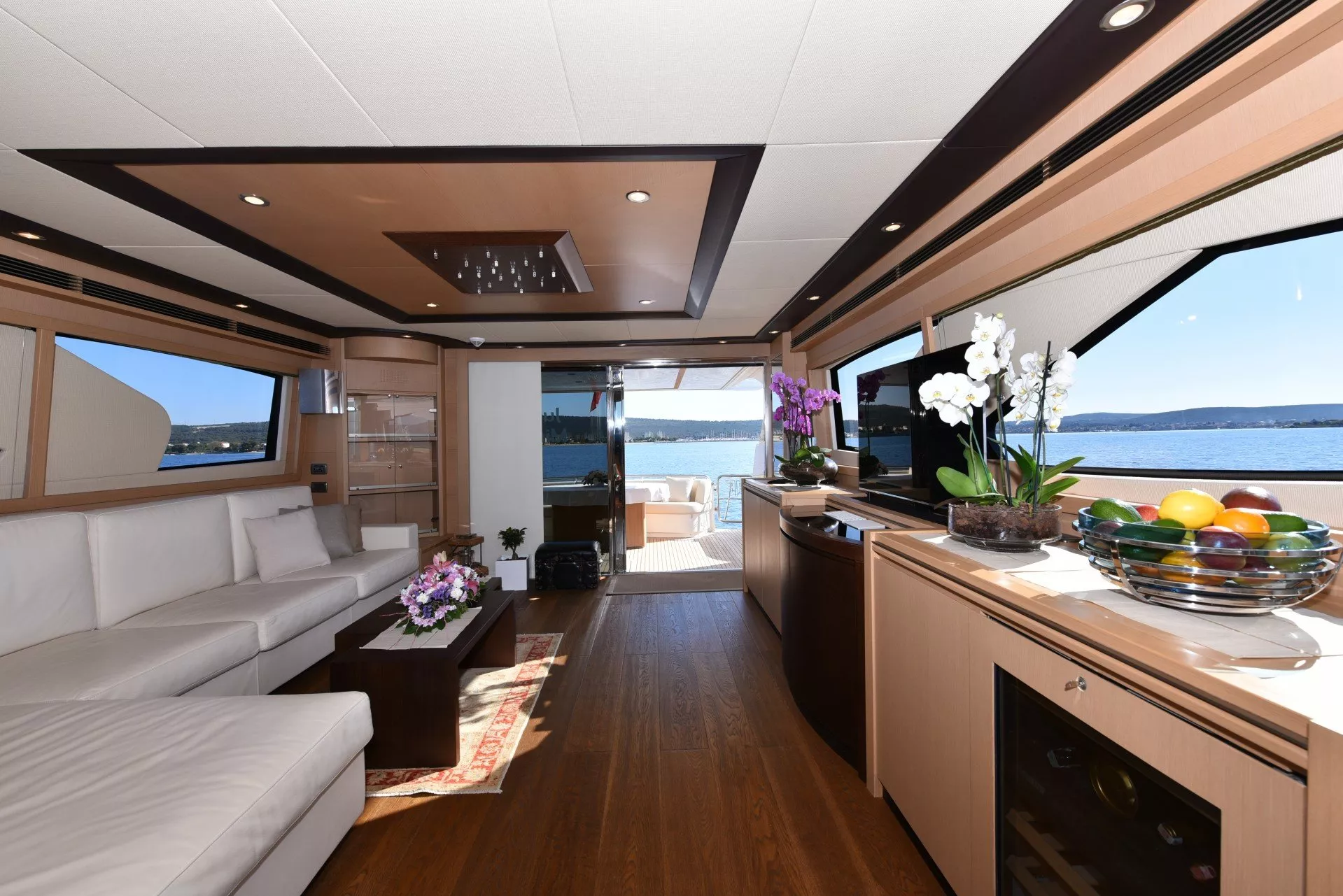 https://dev-api.arconyachts.com/storage/media/26527/conversions/557_3564213142-optimize.webp