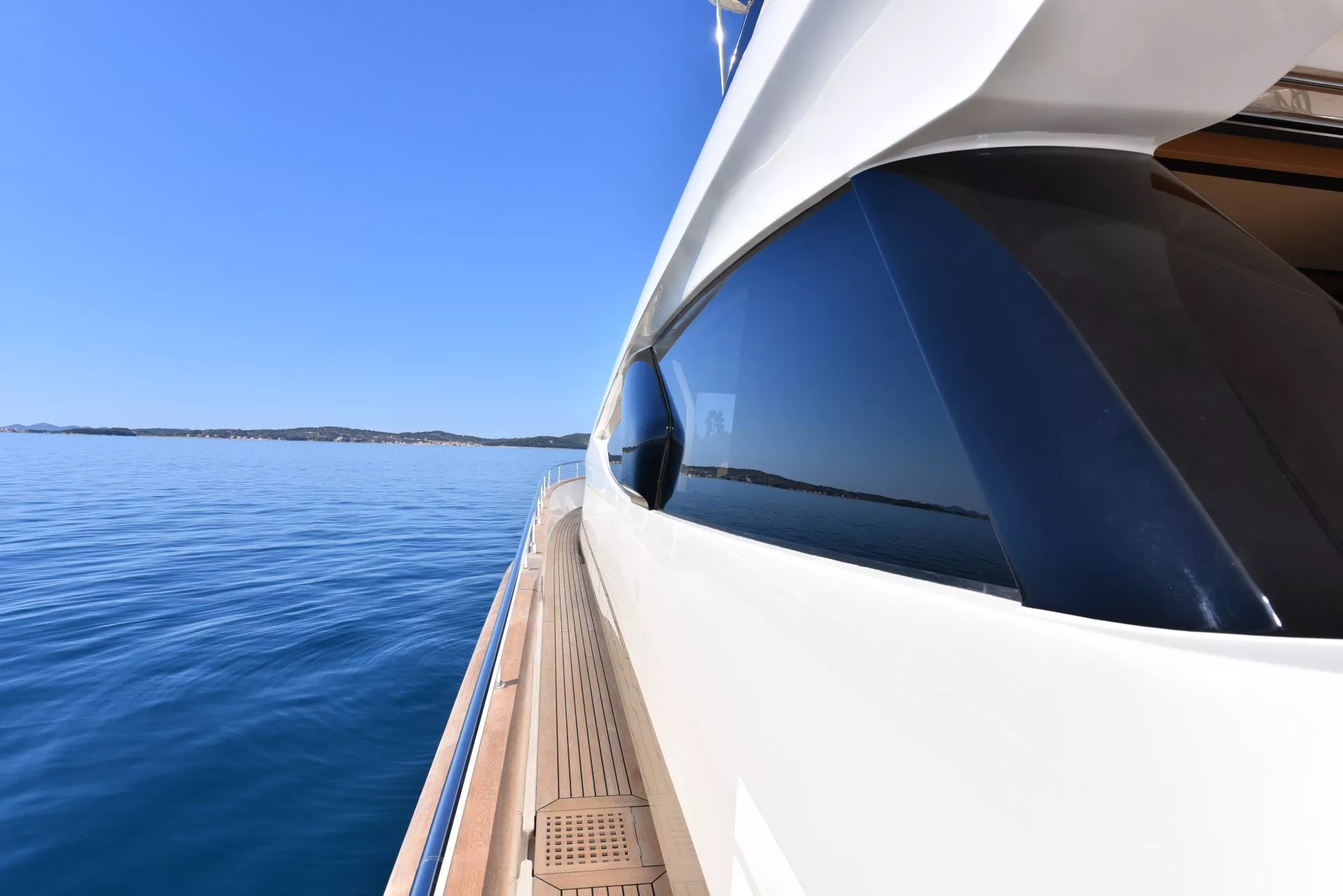 https://dev-api.arconyachts.com/storage/media/26532/conversions/557_4866133636-optimize.webp