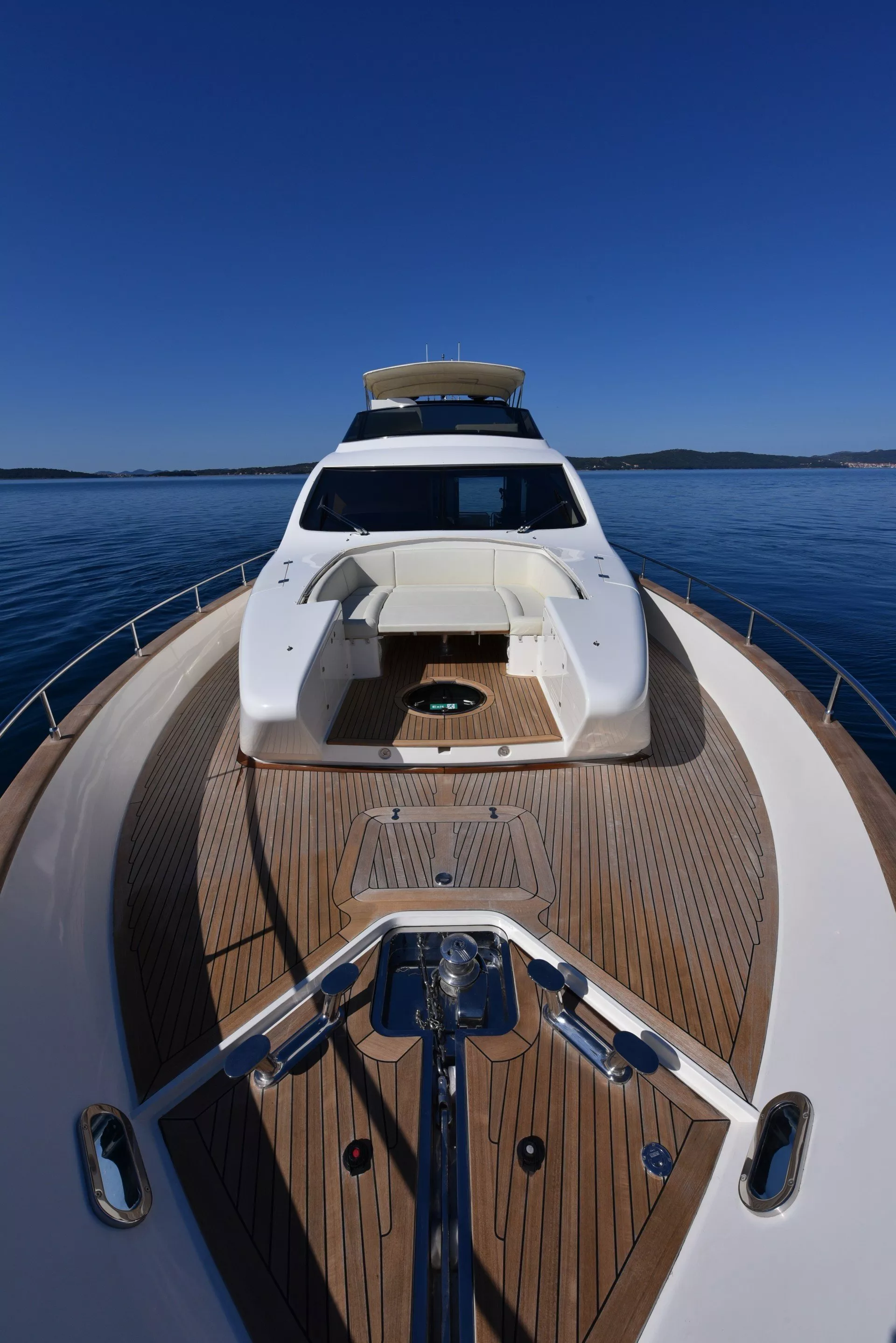 https://dev-api.arconyachts.com/storage/media/26533/conversions/557_2057548413-optimize.webp