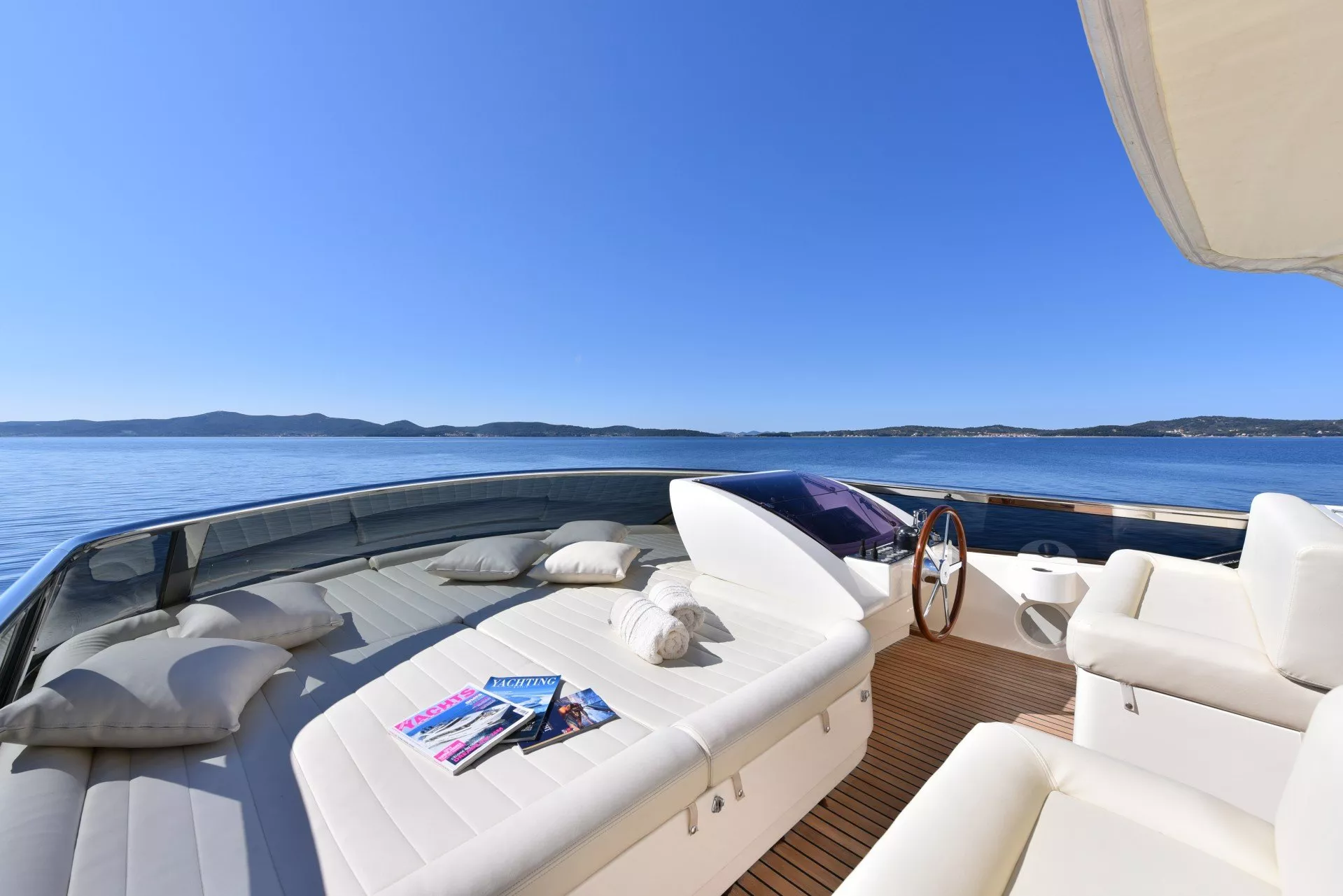 https://dev-api.arconyachts.com/storage/media/26535/conversions/557_8365471111-optimize.webp