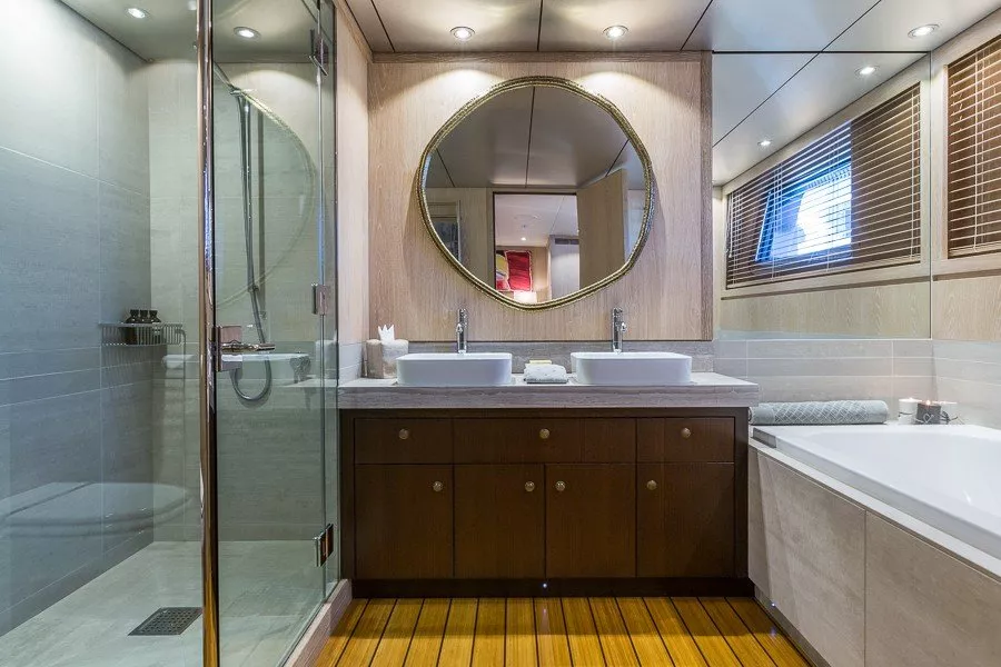 https://dev-api.arconyachts.com/storage/media/26589/conversions/280_9440084788-optimize.webp