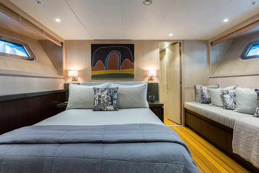 https://dev-api.arconyachts.com/storage/media/26596/conversions/280_9347181908-optimize.webp