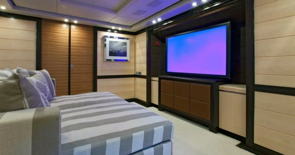 https://dev-api.arconyachts.com/storage/media/26675/conversions/553_5785172916-optimize.webp