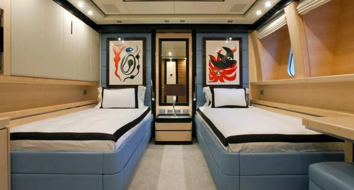 https://dev-api.arconyachts.com/storage/media/26677/conversions/553_1674757415-optimize.webp