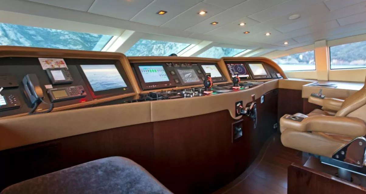 https://dev-api.arconyachts.com/storage/media/26680/conversions/553_8685411807-optimize.webp