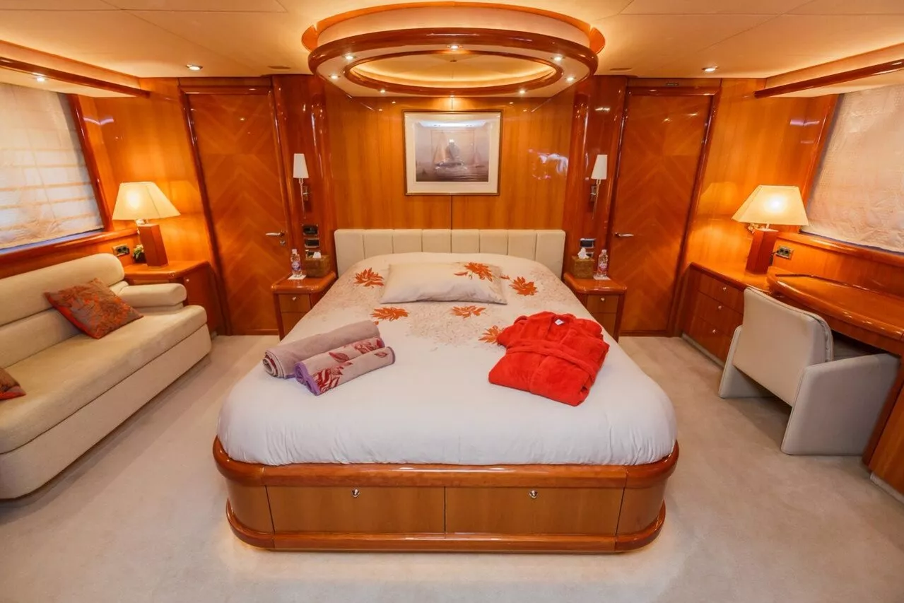https://dev-api.arconyachts.com/storage/media/26854/conversions/537_0850352204-optimize.webp