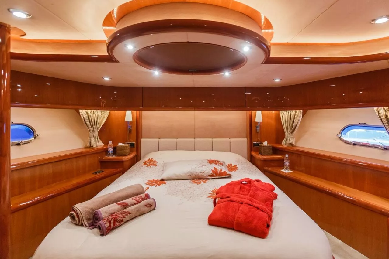 https://dev-api.arconyachts.com/storage/media/26857/conversions/537_9084190186-optimize.webp