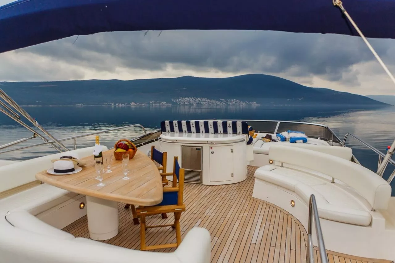 https://dev-api.arconyachts.com/storage/media/26865/conversions/537_6084230437-optimize.webp