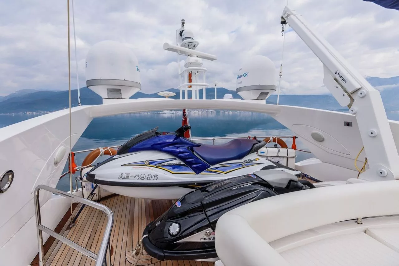 https://dev-api.arconyachts.com/storage/media/26869/conversions/537_1458533069-optimize.webp