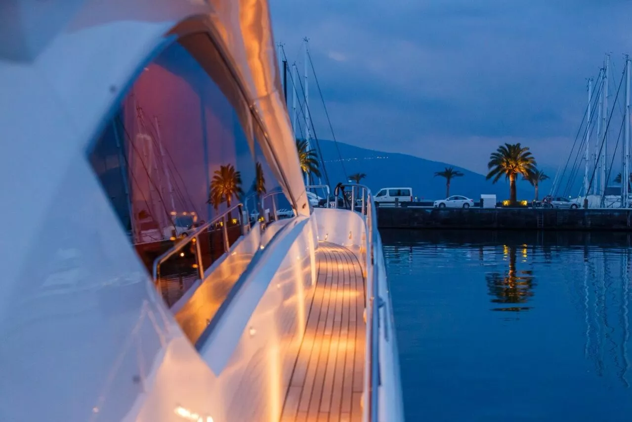 https://dev-api.arconyachts.com/storage/media/26872/conversions/537_3420476995-optimize.webp