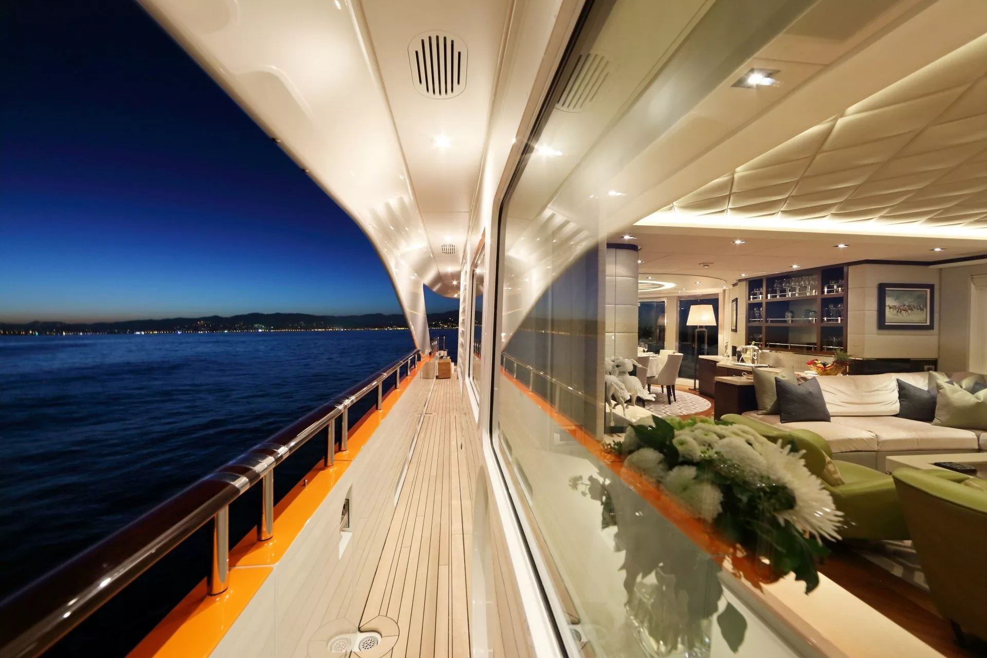 https://dev-api.arconyachts.com/storage/media/26884/conversions/a_G8A2944©Ameller-optimize.webp