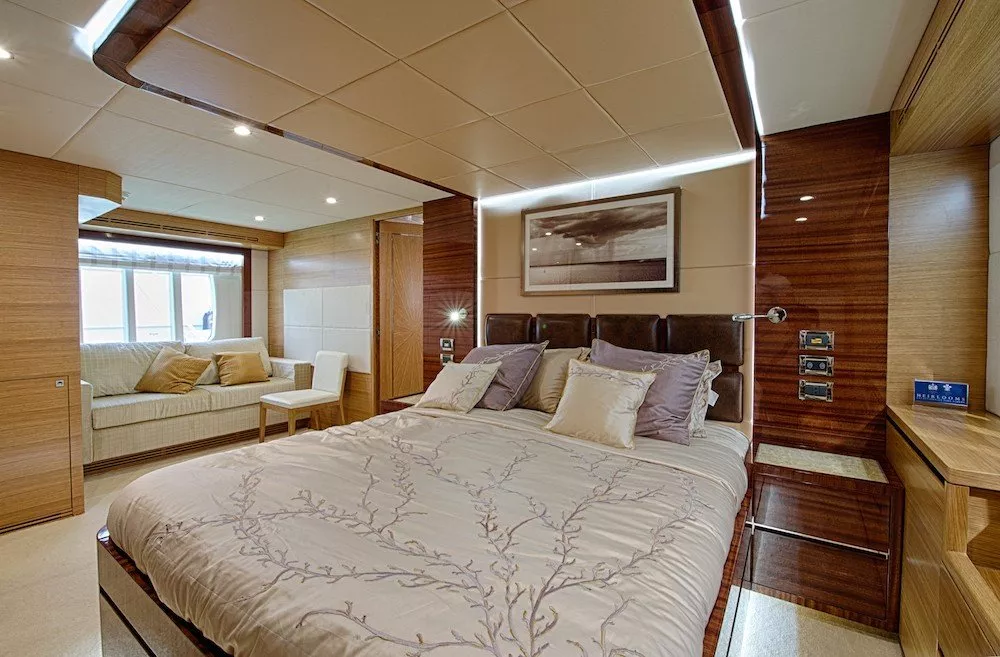 https://dev-api.arconyachts.com/storage/media/27043/conversions/522_6113655513-optimize.webp