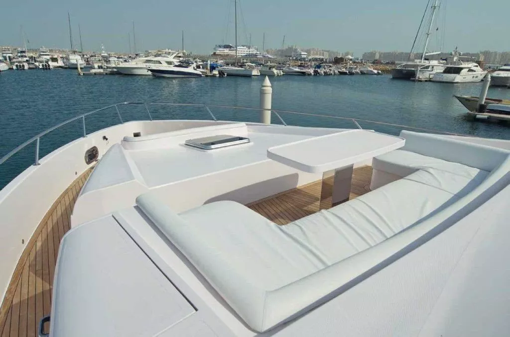 https://dev-api.arconyachts.com/storage/media/27056/conversions/520_0054419415-optimize.webp