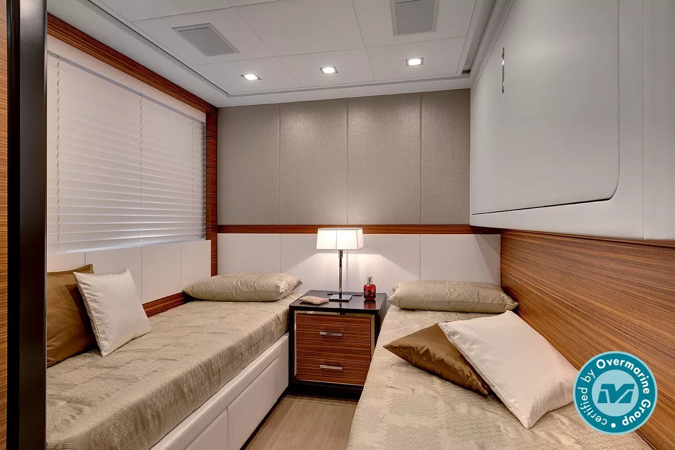 https://dev-api.arconyachts.com/storage/media/27150/conversions/509_6284945231-optimize.webp