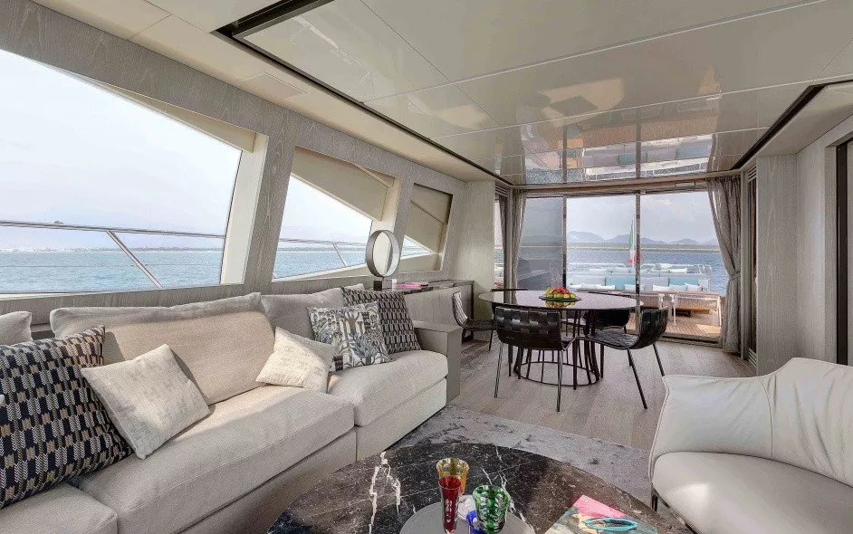 https://dev-api.arconyachts.com/storage/media/27154/conversions/509_1989942973-optimize.webp
