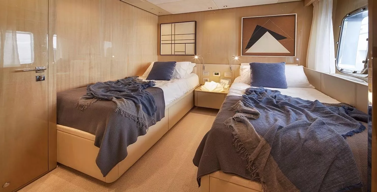 https://dev-api.arconyachts.com/storage/media/27200/conversions/507_4523900331-optimize.webp