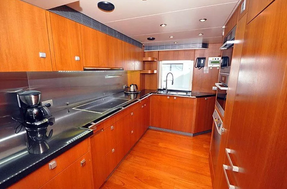 https://dev-api.arconyachts.com/storage/media/27213/conversions/506_7422779337-optimize.webp