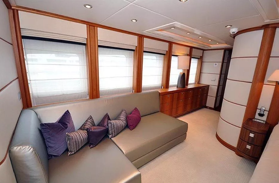 https://dev-api.arconyachts.com/storage/media/27217/conversions/506_9539672097-optimize.webp