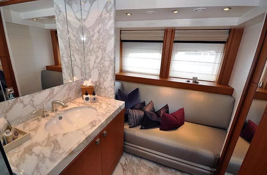 https://dev-api.arconyachts.com/storage/media/27219/conversions/506_9313039636-optimize.webp