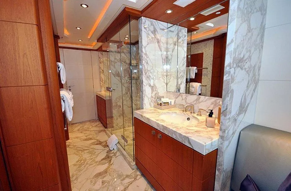 https://dev-api.arconyachts.com/storage/media/27220/conversions/506_2615995696-optimize.webp