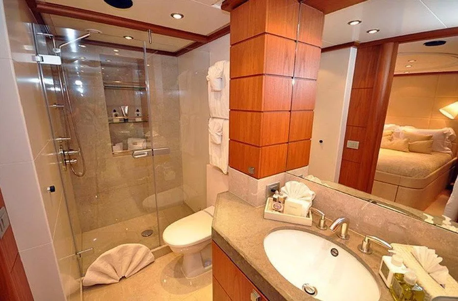 https://dev-api.arconyachts.com/storage/media/27222/conversions/506_2080261527-optimize.webp