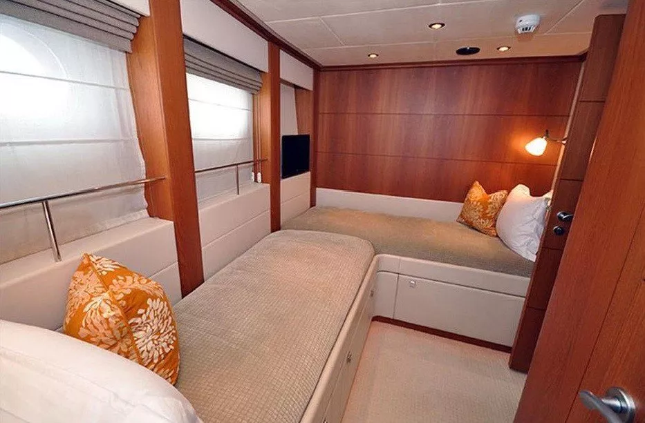 https://dev-api.arconyachts.com/storage/media/27225/conversions/506_8812797023-optimize.webp