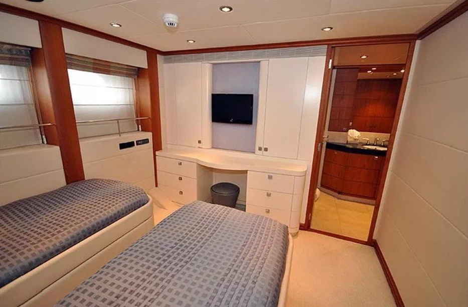 https://dev-api.arconyachts.com/storage/media/27227/conversions/506_1193494623-optimize.webp