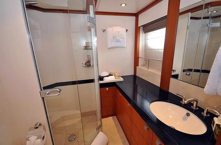 https://dev-api.arconyachts.com/storage/media/27228/conversions/506_2983531494-optimize.webp