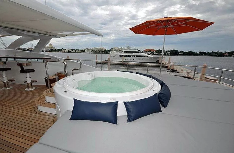 https://dev-api.arconyachts.com/storage/media/27229/conversions/506_3973100895-optimize.webp