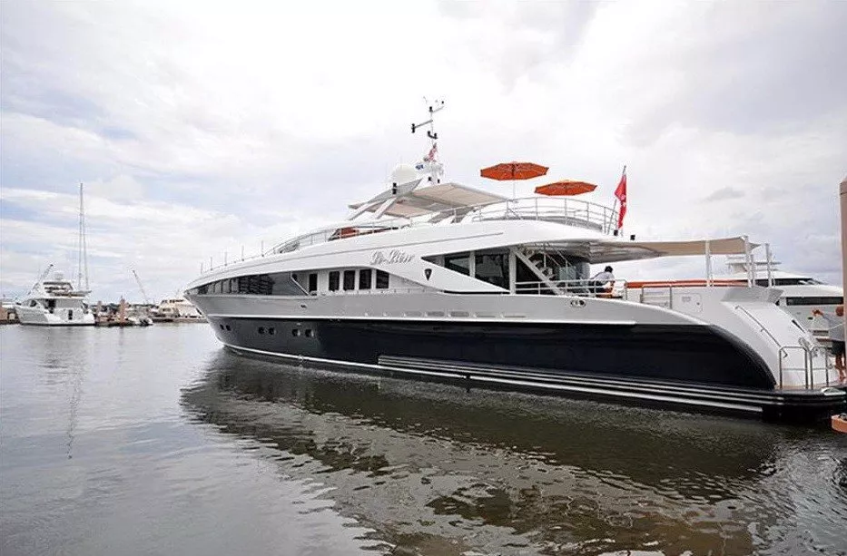 https://dev-api.arconyachts.com/storage/media/27235/conversions/506_2245001755-optimize.webp