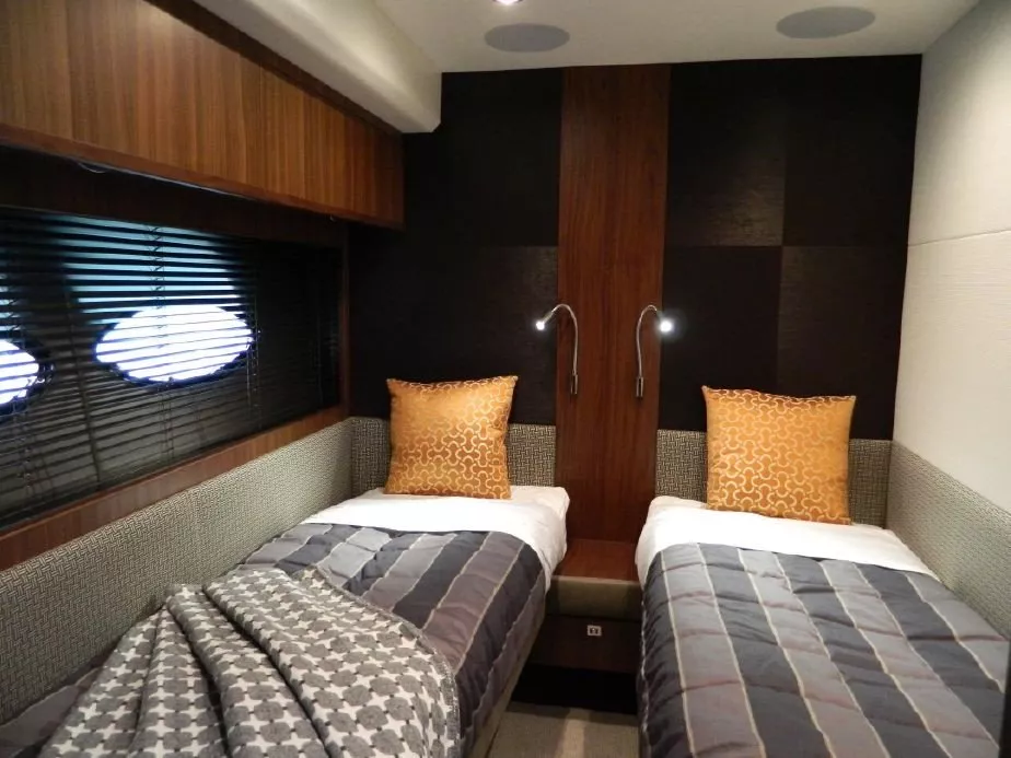 https://dev-api.arconyachts.com/storage/media/27243/conversions/398_9225837613-optimize.webp