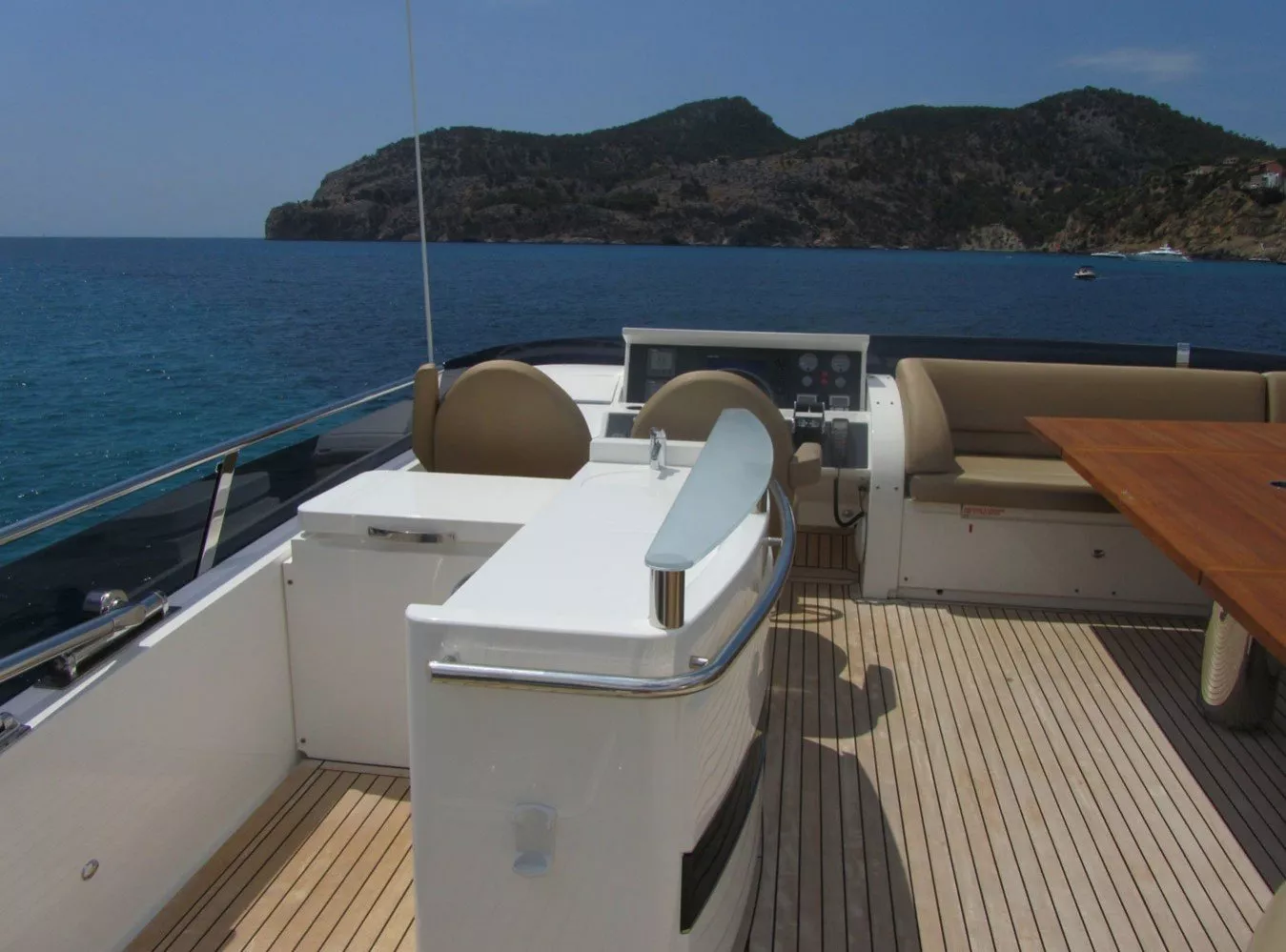 https://dev-api.arconyachts.com/storage/media/27245/conversions/356_1013383280-optimize.webp