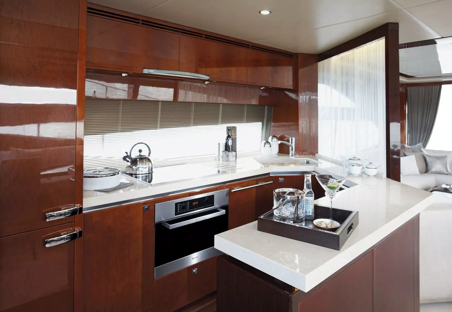 https://dev-api.arconyachts.com/storage/media/27253/conversions/356_5532069351-optimize.webp