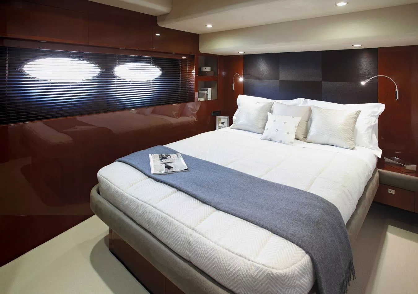 https://dev-api.arconyachts.com/storage/media/27260/conversions/356_2417989569-optimize.webp