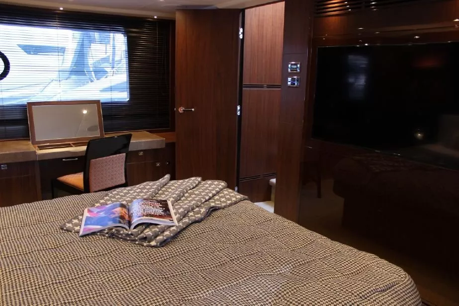 https://dev-api.arconyachts.com/storage/media/27263/conversions/398_3469809549-optimize.webp