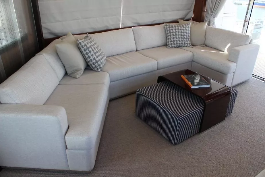 https://dev-api.arconyachts.com/storage/media/27266/conversions/398_3617684535-optimize.webp