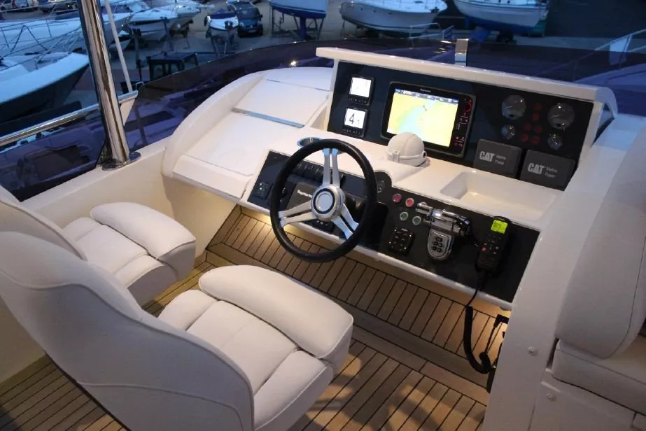 https://dev-api.arconyachts.com/storage/media/27270/conversions/398_6551435258-optimize.webp